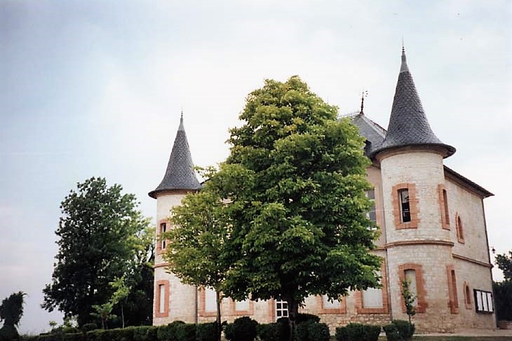 Montalzat le château - mairie